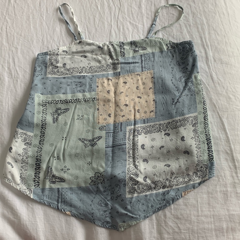 Adorable top with plenty of life left